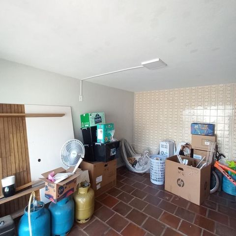 Casa à venda com 156m², 3 quartos e 4 vagas Casa à venda com 156m², 3 quartos e 4 vagasGaragem