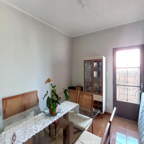 Casa à venda com 156m², 3 quartos e 4 vagas Casa à venda com 156m², 3 quartos e 4 vagasSala de Jantar