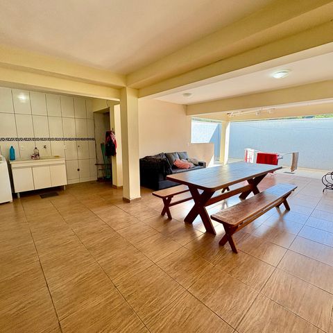 Casa à venda com 259m², 6 quartos e 2 vagas Casa à venda com 259m², 6 quartos e 2 vagasÁrea Gourmet