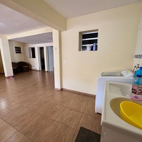 Casa à venda com 259m², 6 quartos e 2 vagas Casa à venda com 259m², 6 quartos e 2 vagasÁrea de Serviço