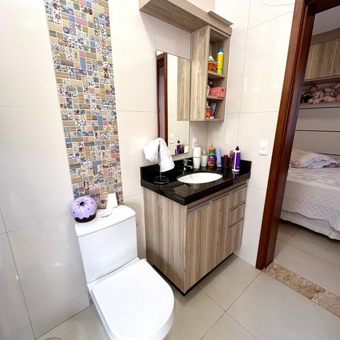 Casa à venda com 259m², 6 quartos e 2 vagas Casa à venda com 259m², 6 quartos e 2 vagasBanheiro Suíte 1