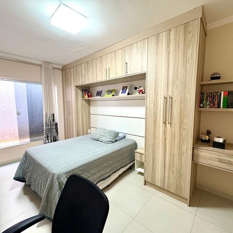 Casa à venda com 259m², 6 quartos e 2 vagas Casa à venda com 259m², 6 quartos e 2 vagasQuarto 1