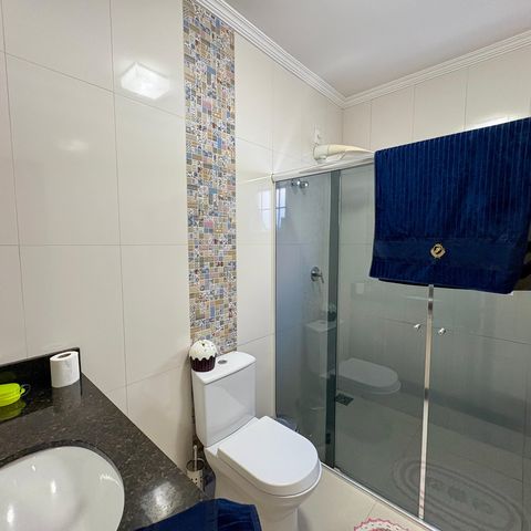 Casa à venda com 259m², 6 quartos e 2 vagas Casa à venda com 259m², 6 quartos e 2 vagasBanheiro Social