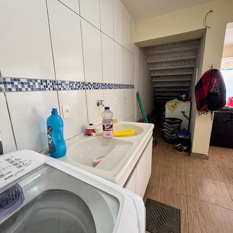 Casa à venda com 259m², 6 quartos e 2 vagas Casa à venda com 259m², 6 quartos e 2 vagasÁrea de Serviço