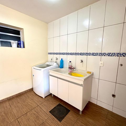 Casa à venda com 259m², 6 quartos e 2 vagas Casa à venda com 259m², 6 quartos e 2 vagasÁrea de Serviço