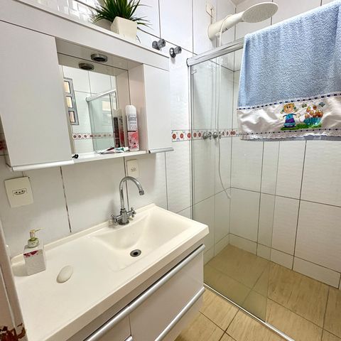 Casa à venda com 259m², 6 quartos e 2 vagas Casa à venda com 259m², 6 quartos e 2 vagasCasa 2 - Banheiro Social