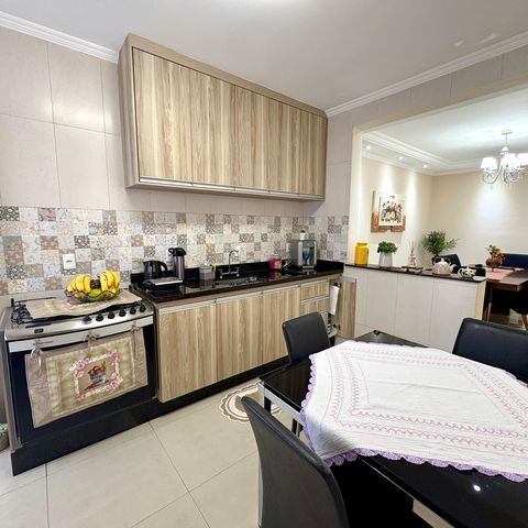 Casa à venda com 259m², 6 quartos e 2 vagas Casa à venda com 259m², 6 quartos e 2 vagasCozinha