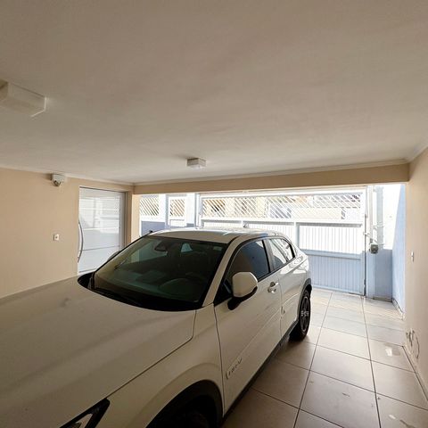 Casa à venda com 259m², 6 quartos e 2 vagas Casa à venda com 259m², 6 quartos e 2 vagasGaragem