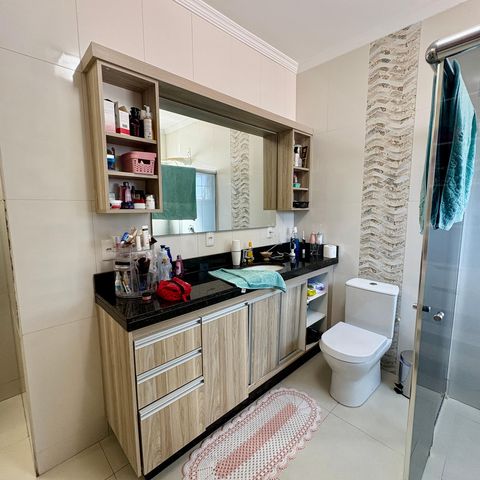 Casa à venda com 259m², 6 quartos e 2 vagas Casa à venda com 259m², 6 quartos e 2 vagasBanheiro Suíte 2