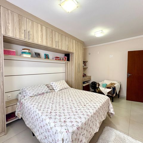 Casa à venda com 259m², 6 quartos e 2 vagas Casa à venda com 259m², 6 quartos e 2 vagasSuíte 2