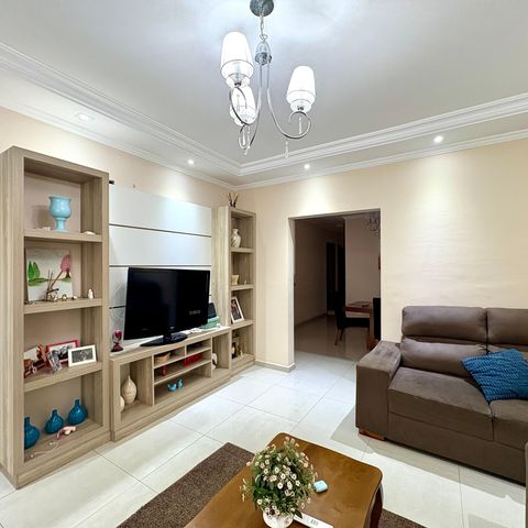 Casa à venda com 259m², 6 quartos e 2 vagas Casa à venda com 259m², 6 quartos e 2 vagasSala