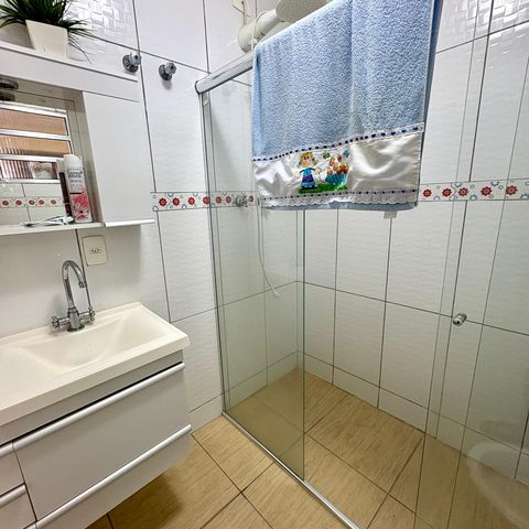 Casa à venda com 259m², 6 quartos e 2 vagas Casa à venda com 259m², 6 quartos e 2 vagasCasa 2 - Banheiro Social
