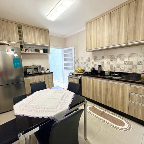 Casa à venda com 259m², 6 quartos e 2 vagas Casa à venda com 259m², 6 quartos e 2 vagasCozinha