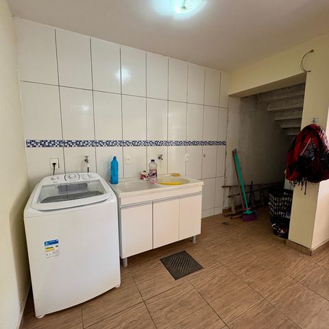 Casa à venda com 259m², 6 quartos e 2 vagas Casa à venda com 259m², 6 quartos e 2 vagasÁrea de Serviço