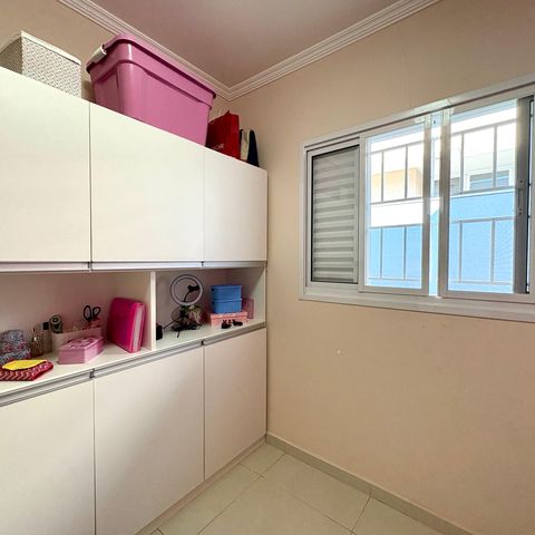 Casa à venda com 259m², 6 quartos e 2 vagas Casa à venda com 259m², 6 quartos e 2 vagasQuarto 2
