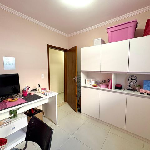 Casa à venda com 259m², 6 quartos e 2 vagas Casa à venda com 259m², 6 quartos e 2 vagasQuarto 2