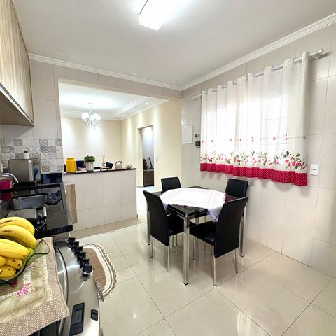 Casa à venda com 259m², 6 quartos e 2 vagas Casa à venda com 259m², 6 quartos e 2 vagasCozinha