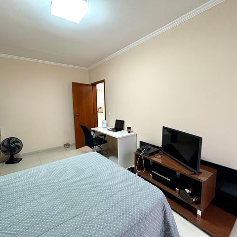 Casa à venda com 259m², 6 quartos e 2 vagas Casa à venda com 259m², 6 quartos e 2 vagasQuarto 1