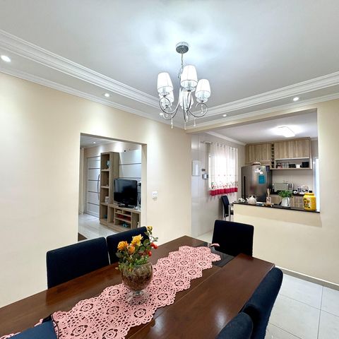 Casa à venda com 259m², 6 quartos e 2 vagas Casa à venda com 259m², 6 quartos e 2 vagasSala