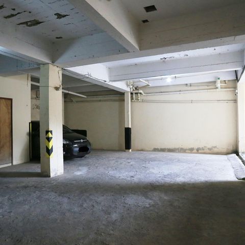 Apartamento à venda com 180m², 3 quartos e 2 vagas Apartamento à venda com 180m², 3 quartos e 2 vagasGaragem