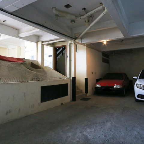 Apartamento à venda com 180m², 3 quartos e 2 vagas Apartamento à venda com 180m², 3 quartos e 2 vagasGaragem