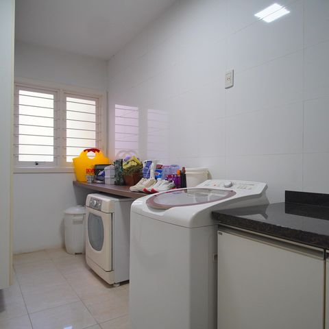 Casa à venda com 295m², 3 quartos e 3 vagasÁrea de Serviço