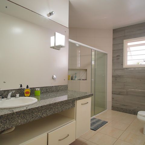 Casa à venda com 295m², 3 quartos e 3 vagasBanheiro