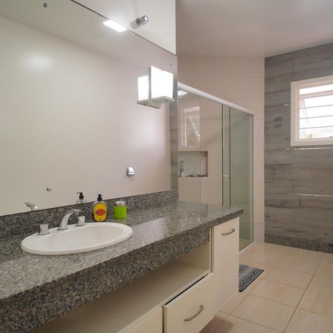 Casa à venda com 295m², 3 quartos e 3 vagasBanheiro