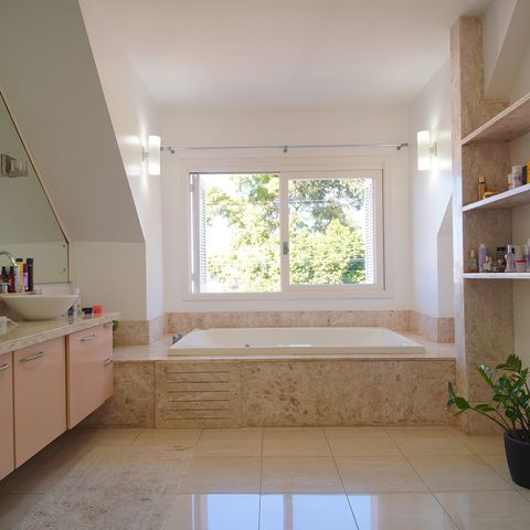 Casa à venda com 295m², 3 quartos e 3 vagasBanheiro da Suíte