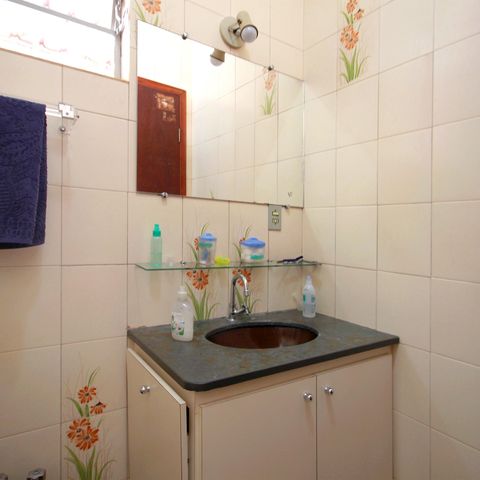 Casa à venda com 431m², 4 quartos e 1 vagaBanheiro