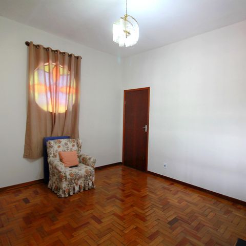 Casa à venda com 431m², 4 quartos e 1 vagaSala