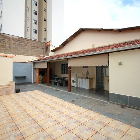 Casa à venda com 431m², 4 quartos e 1 vagaArea privativa