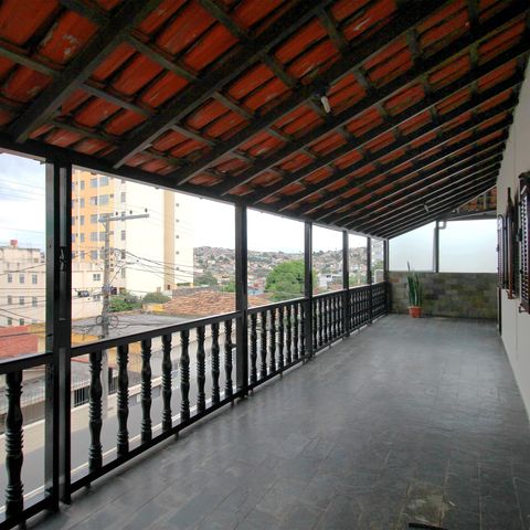Casa à venda com 431m², 4 quartos e 1 vagaVaranda