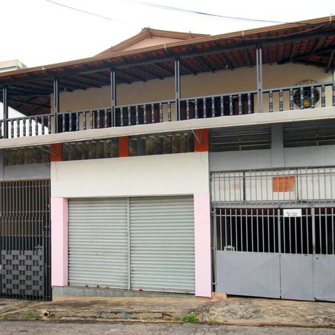 Casa à venda com 431m², 4 quartos e 1 vagaFachada