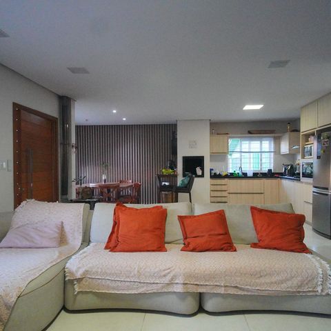 Casa à venda com 300m², 3 quartos e 2 vagasSala
