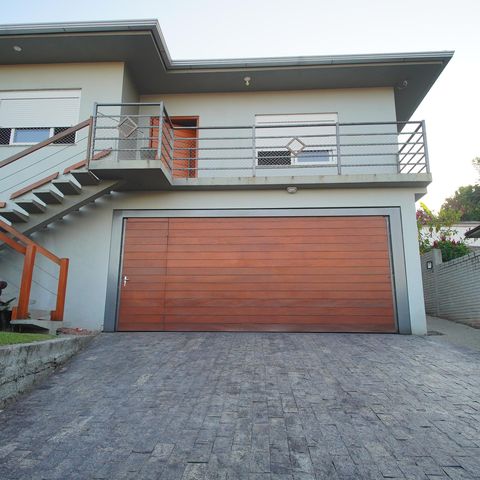 Casa à venda com 300m², 3 quartos e 2 vagasEntrada