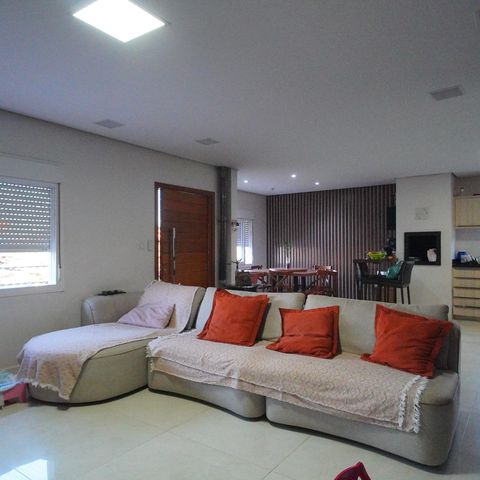 Casa à venda com 300m², 3 quartos e 2 vagasSala