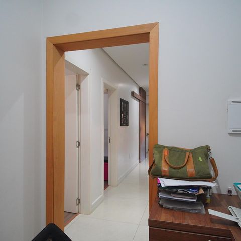 Casa à venda com 300m², 3 quartos e 2 vagasEscritório
