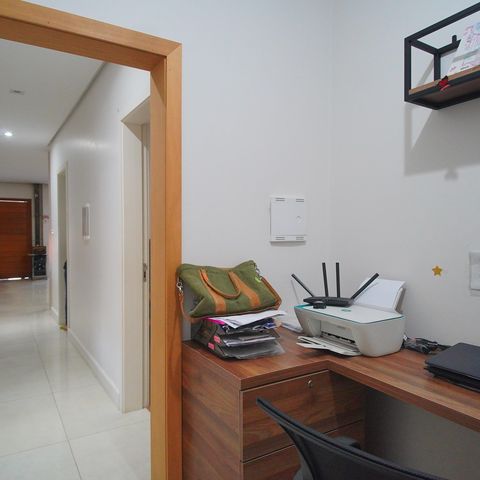 Casa à venda com 300m², 3 quartos e 2 vagasEscritório