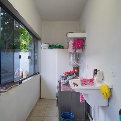 Casa à venda com 300m², 3 quartos e 2 vagasÁrea de Serviço