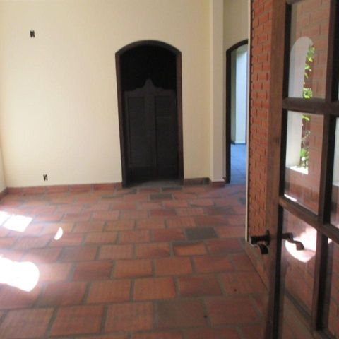 Casa à venda com 240m², 3 quartos e 3 vagas