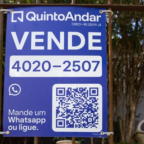 Casa à venda com 151m², 3 quartos e 2 vagas Casa à venda com 151m², 3 quartos e 2 vagasFachada