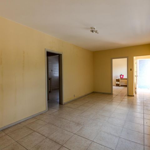 Casa à venda com 151m², 3 quartos e 2 vagas Casa à venda com 151m², 3 quartos e 2 vagasSala