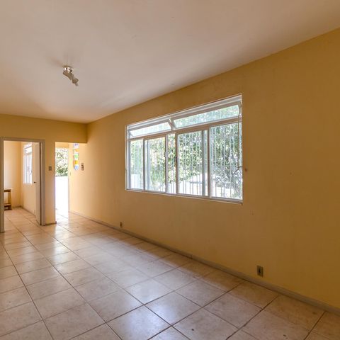 Casa à venda com 151m², 3 quartos e 2 vagas Casa à venda com 151m², 3 quartos e 2 vagasSala