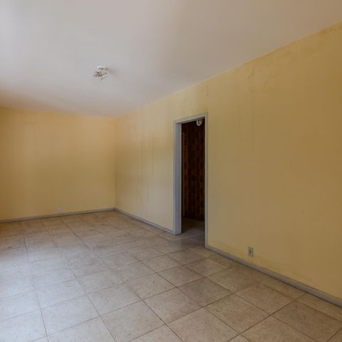 Casa à venda com 151m², 3 quartos e 2 vagas Casa à venda com 151m², 3 quartos e 2 vagasSala