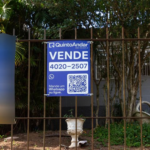 Casa à venda com 151m², 3 quartos e 2 vagas Casa à venda com 151m², 3 quartos e 2 vagasFachada e Placa