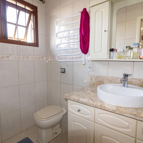 Casa à venda com 375m², 3 quartos e 4 vagas Casa à venda com 375m², 3 quartos e 4 vagasBanheiro da Suíte
