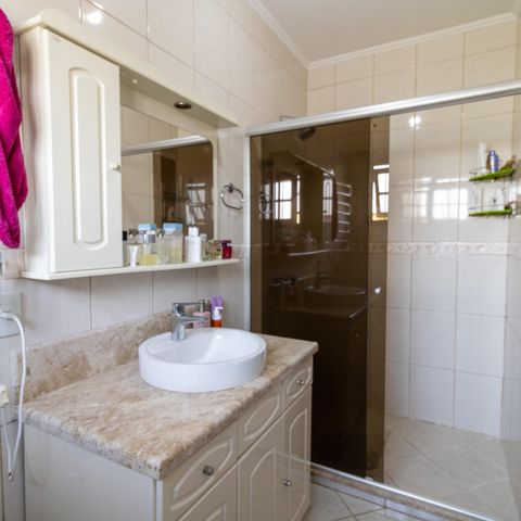Casa à venda com 375m², 3 quartos e 4 vagas Casa à venda com 375m², 3 quartos e 4 vagasBanheiro da Suíte