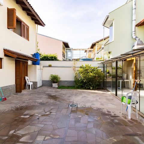 Casa à venda com 375m², 3 quartos e 4 vagas Casa à venda com 375m², 3 quartos e 4 vagasÁrea Externa
