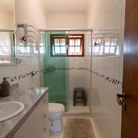 Casa à venda com 375m², 3 quartos e 4 vagas Casa à venda com 375m², 3 quartos e 4 vagasBanheiro